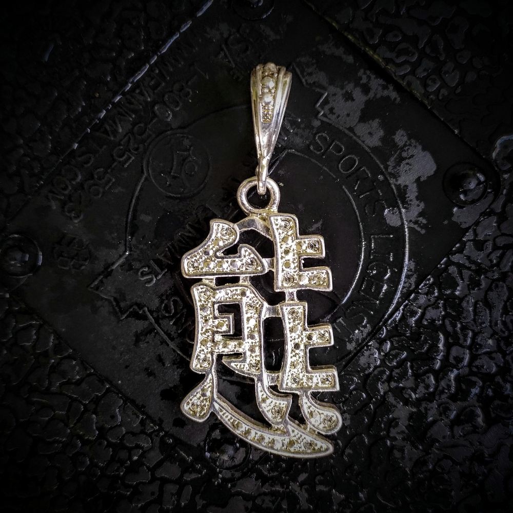 LARGE💢VINTAGE💢MEDALLION💢SILVER TONE